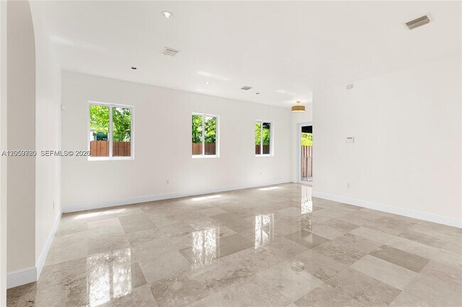 Foto del edificio - 4023 SW 10th St
