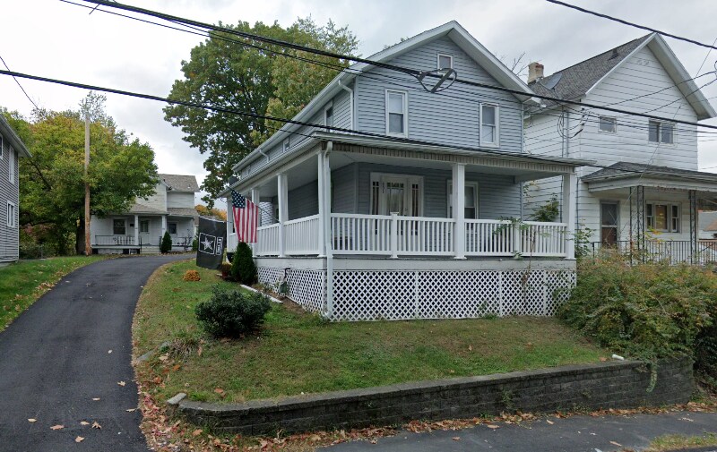 Primary Photo - 461 Oak St