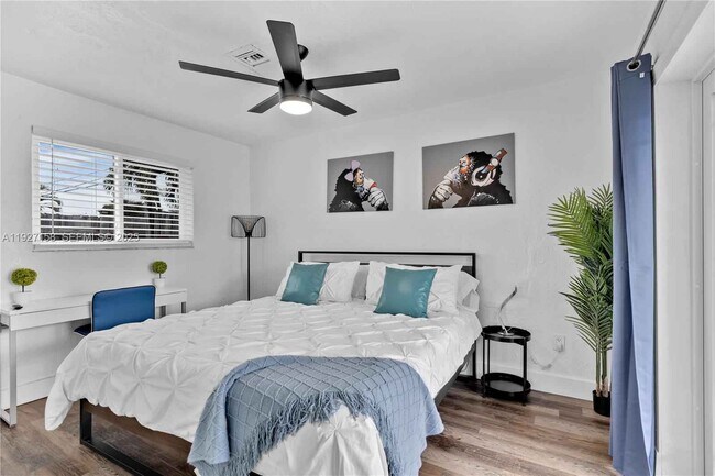 Foto del edificio - 7831 Hope St