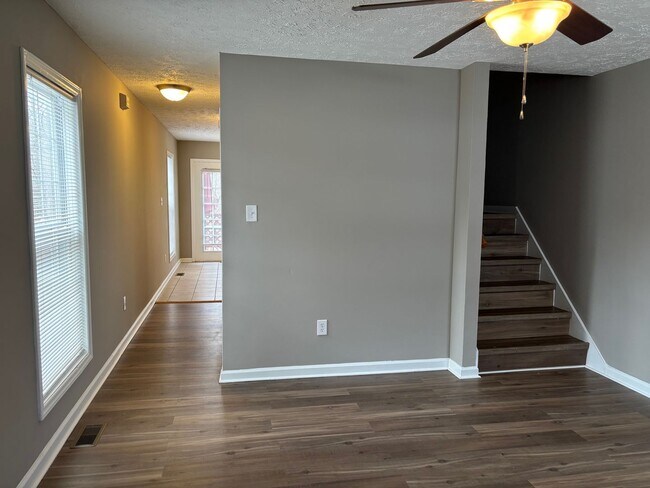 Foto del edificio - Beautiful 2 story townhome available in Asheboro!