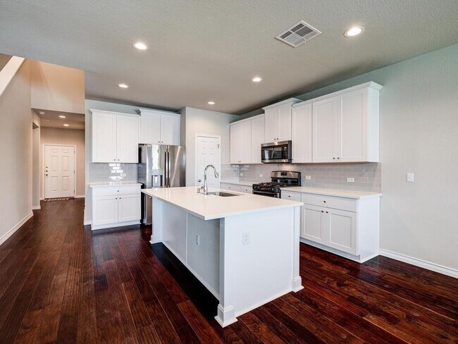 Building Photo - 5808 Daly Dr
