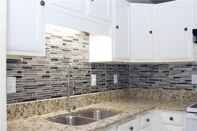 Building Photo - 4609 Ebb Tide Dr