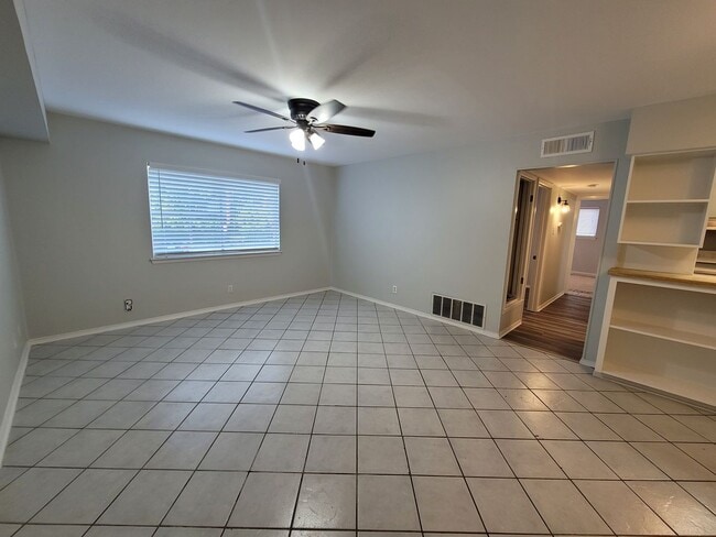 Foto del edificio - 219 W Silver Sands Dr