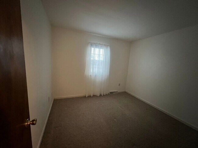 Foto del edificio - Now Available Spacious 3 Bedroom, 1.5 Bath Home