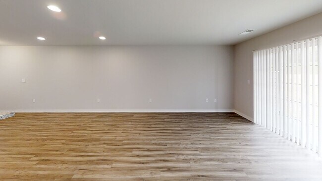 Foto del edificio - Condo Style Lower 1 Bedroom 1 Bathroom Apartment