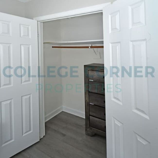 Building Photo - 1400 Brookwood Dr