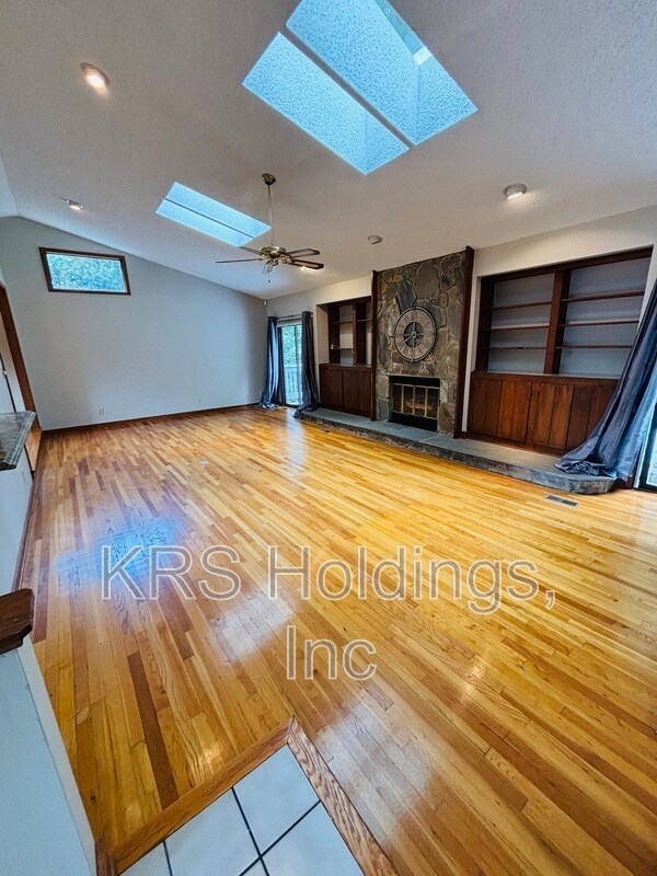 Foto del edificio - 8416 Summit Acres Dr