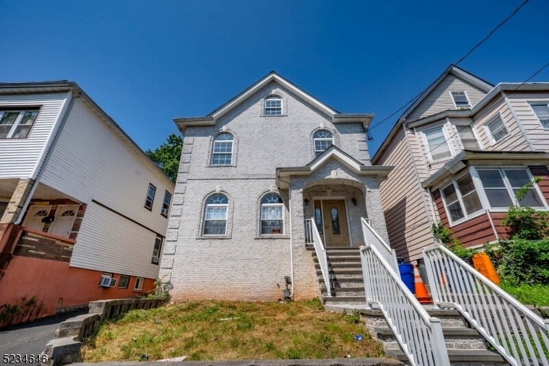 Primary Photo - 14 Lowden St