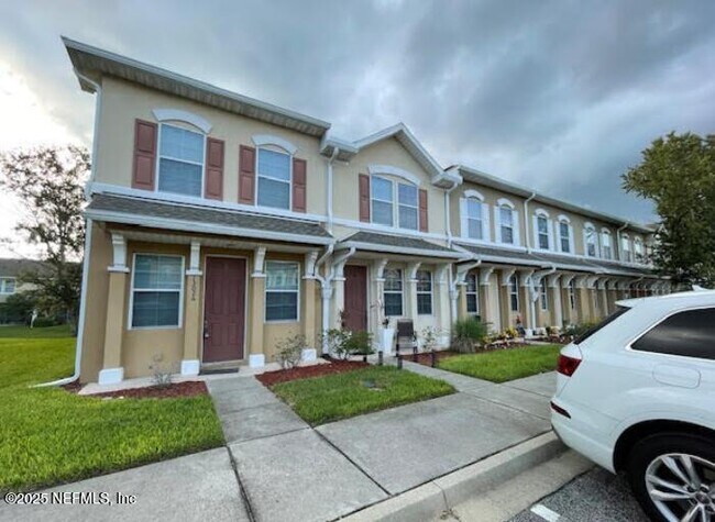 Foto del edificio - 13026 Sunset Lake Dr