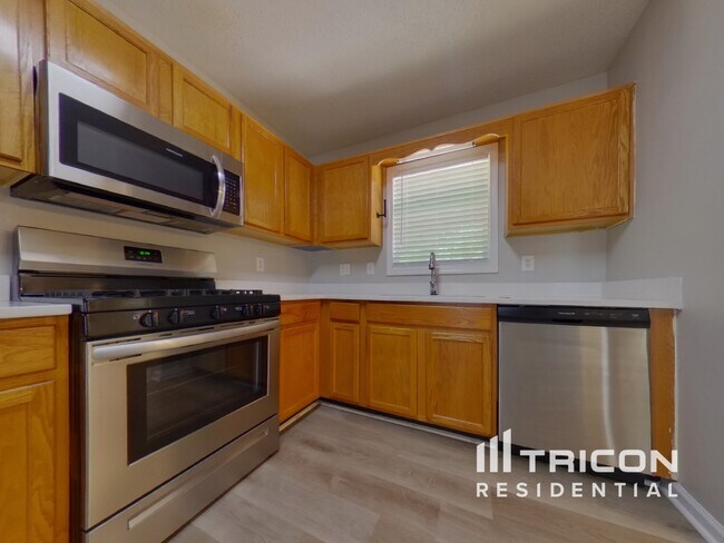 Foto del edificio - 408 Ivy Crest Dr