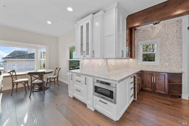 Building Photo - 220 Wintergreen Cir