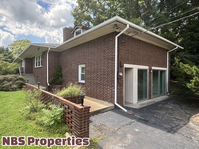 Foto del edificio - 6919 Haverhill Dr NW