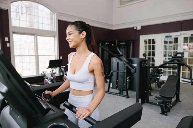 Building Photo - The Courts at Dulles