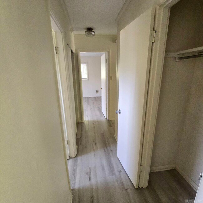 Foto del edificio - 2404 Pine Hill Dr
