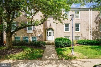 Building Photo - 820 Quince Orchard Blvd