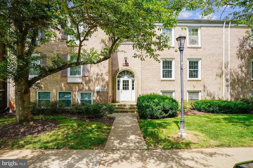 Foto principal - 820 Quince Orchard Blvd
