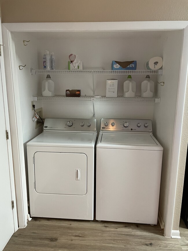 In unit Washer/dryer - 660 Post Oak Cir