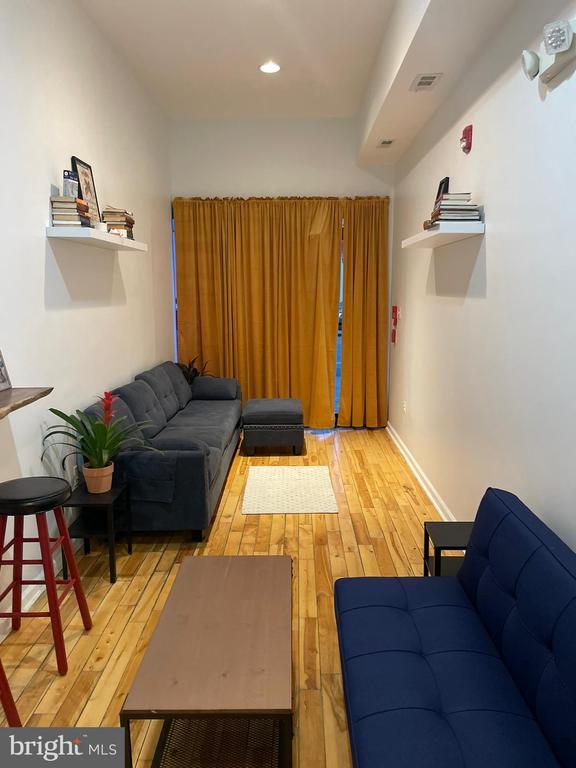 Foto del edificio - 217 W Girard Ave