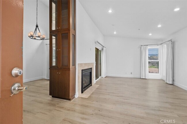 Foto del edificio - 5235 Box Canyon Court Unit