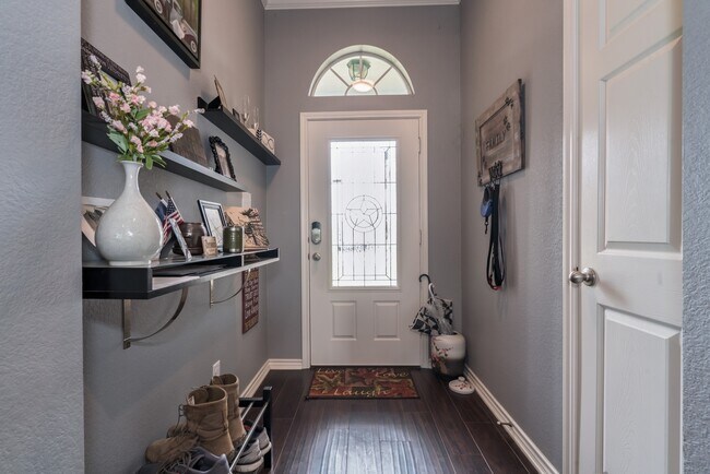 Building Photo - ** BEAUTIFUL 3 BED/ 2 BATH HOUSE **