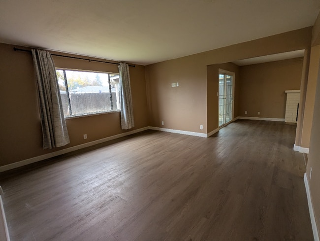 Foto del edificio - 3022 W San Gabriel Ave