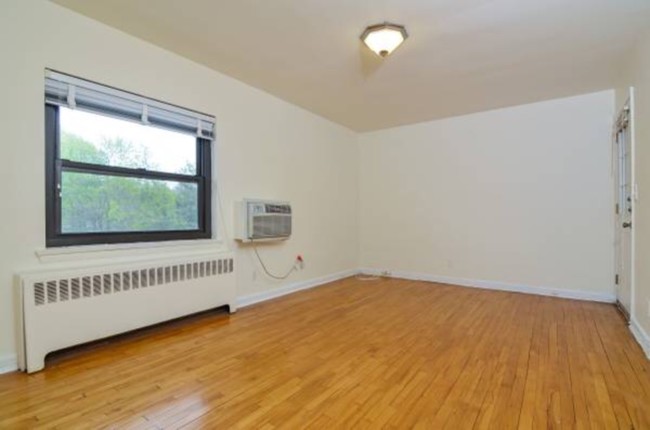 Building Photo - 281 Midland Ave