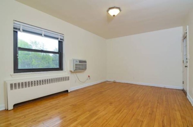 Foto del edificio - 281 Midland Ave