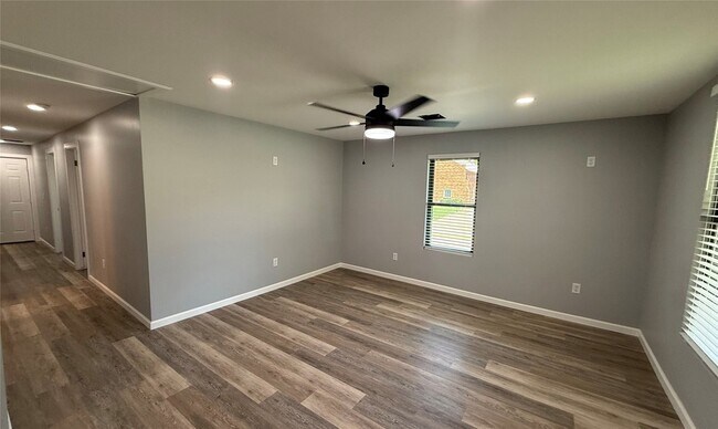 Foto del edificio - 2038 N Quincy Ave