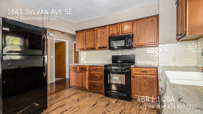 Foto del edificio - 1641 Sylvan Ave SE