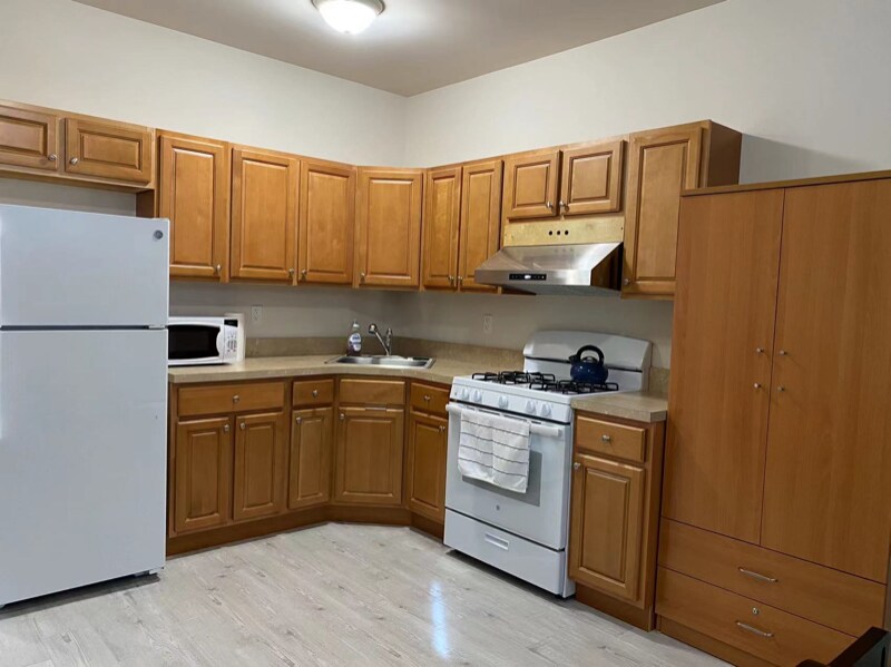 33 Tenafly Pl, Staten Island, NY 10312 Room for Rent in Staten Island