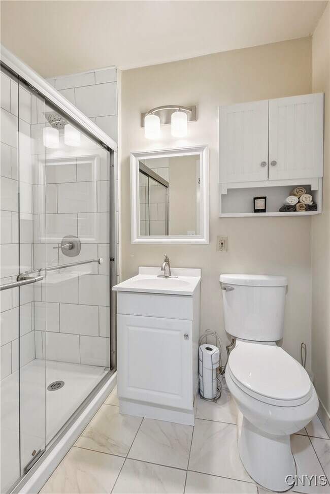 Foto del edificio - 40 Lakeview Cir