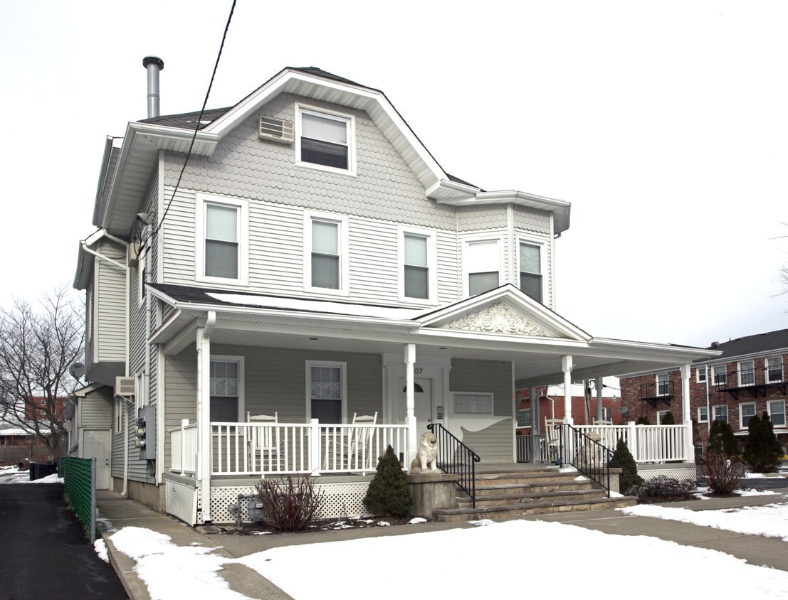 Building Photo - 407 6th Ave
