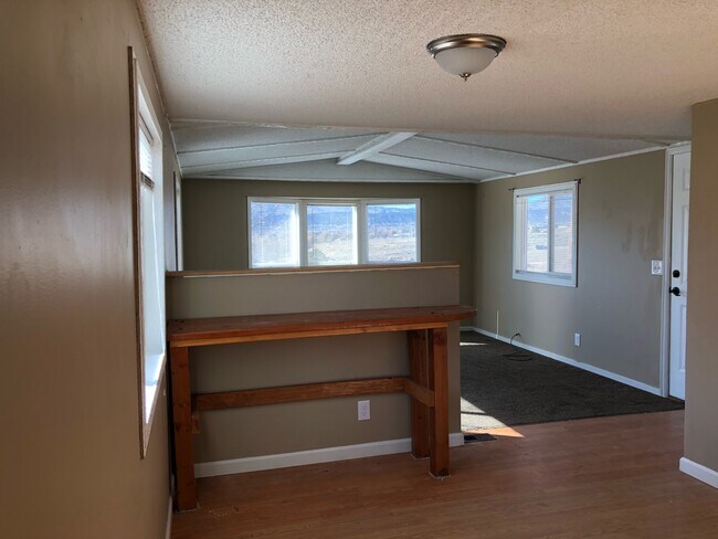 Building Photo - 800 Ponderosa Ln