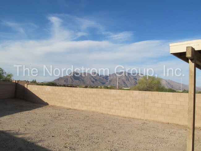 Building Photo - 2360 W Rau River Rd