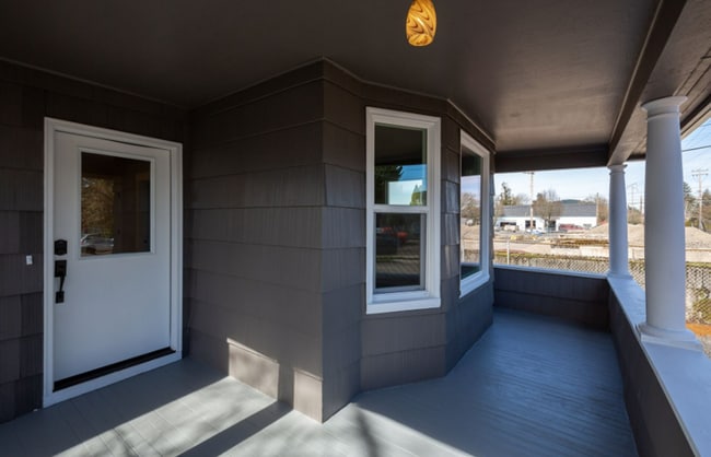 Building Photo - Charming Fully Renovated Home in the Heart of Southeast Portland