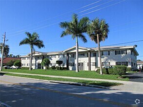 Building Photo - 4280 Woodside Dr