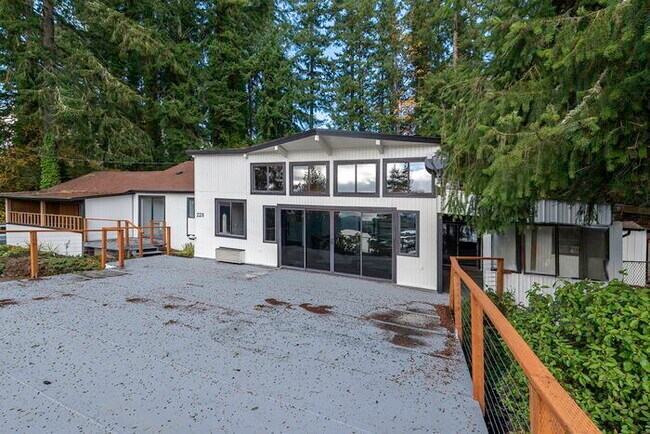 Foto del edificio - BEAUTIFUL CABIN STYLE HOME ACROSS FROM SIL...