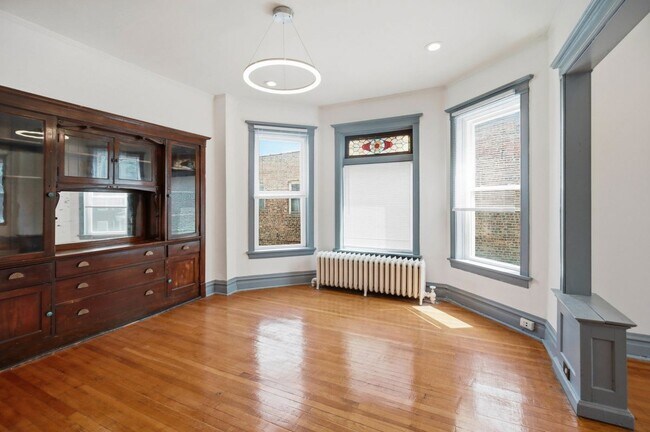 Building Photo - 1448 E 69th Pl