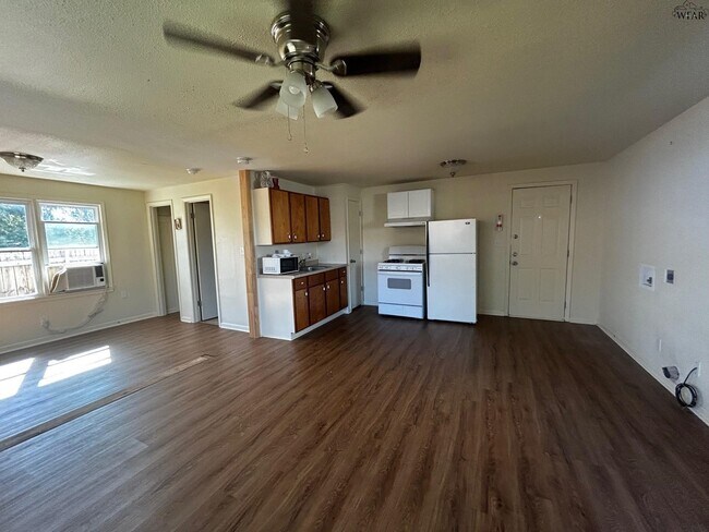 Building Photo - 2014 Allen Rd