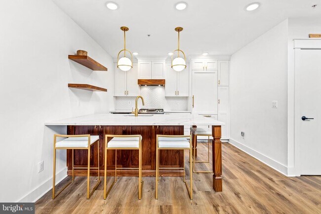 Foto del edificio - 614 Otis Pl NW