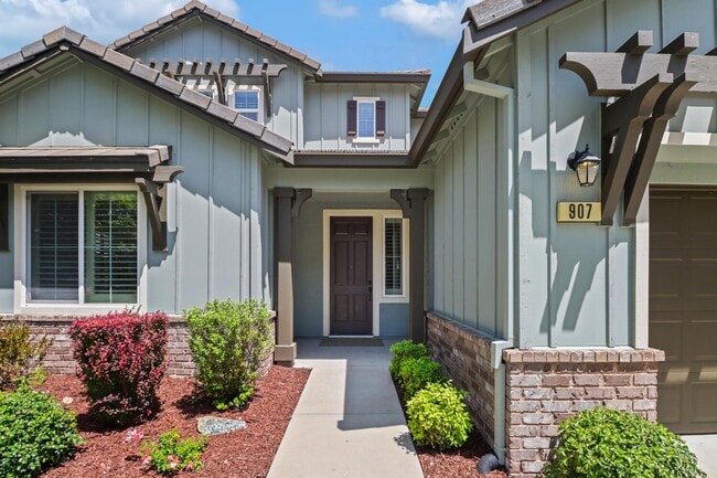 Building Photo - 907 Aubree Ln