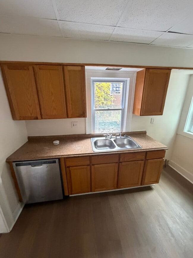 Building Photo - 3242-3242 Sycamore Rd