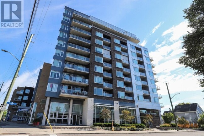 Photo du bâtiment - 7 Marquette Ave