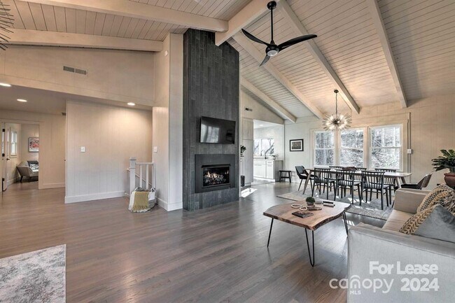 Building Photo - 28 Maple Dr