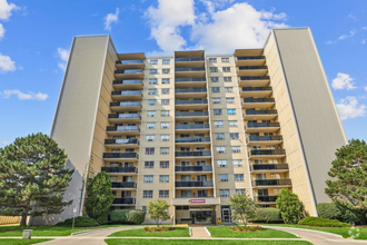 Building Photo - 3055 Glencrest Rd