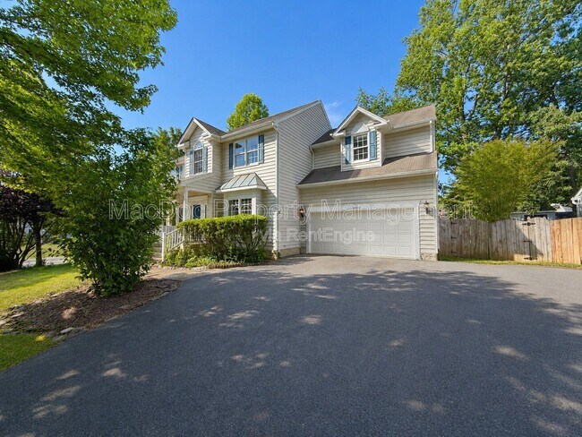 Foto del edificio - 10500 Westfield Ln