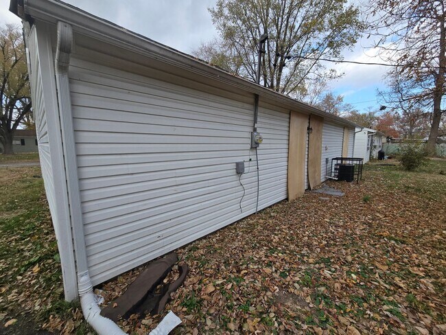 Building Photo - 1140 St Rose Ln