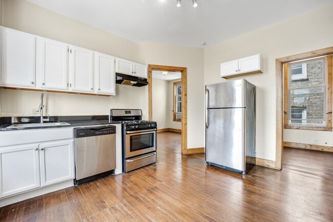 Building Photo - 1707 S Racine Ave