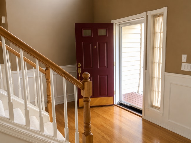 Foto del edificio - Elegant Bethany Home with Soaring Ceilings, Main-Level Bedroom, Granite Kitchen & Entertainer’s B...