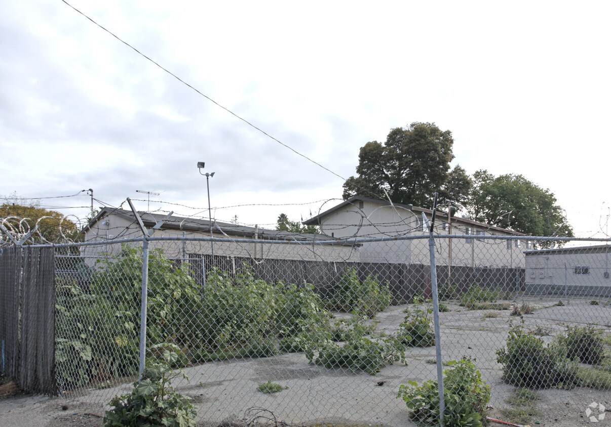 Building Photo - 2056 Glen Way